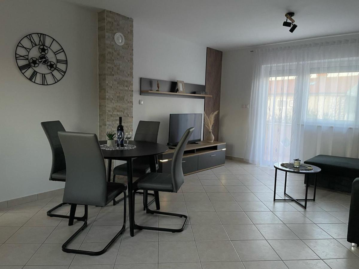 Apartments Elvira Krk Town Zewnętrze zdjęcie